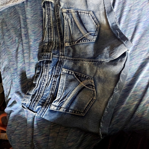 Women's shorts - Picture 2 of 2